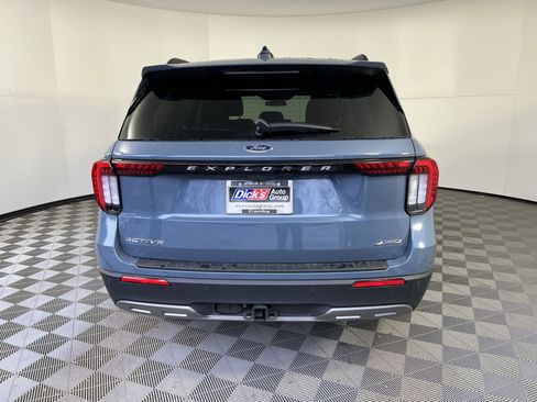 Used 2025 Ford Explorer Active w/ Active Comfort Package image 4