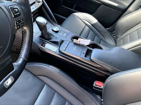 Used 2022 Lexus IS 350 F Sport w/ Dynamic Handling Package RWD image 18
