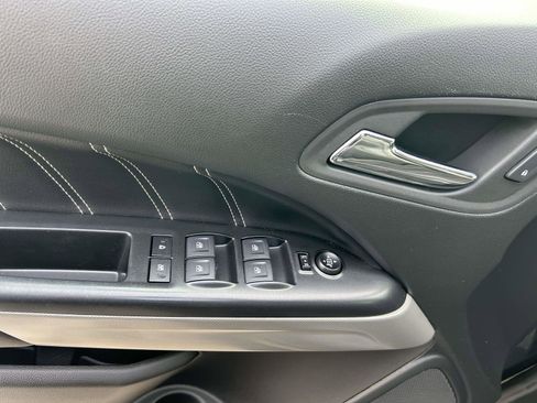 Used 2022 GMC Canyon Denali image 18