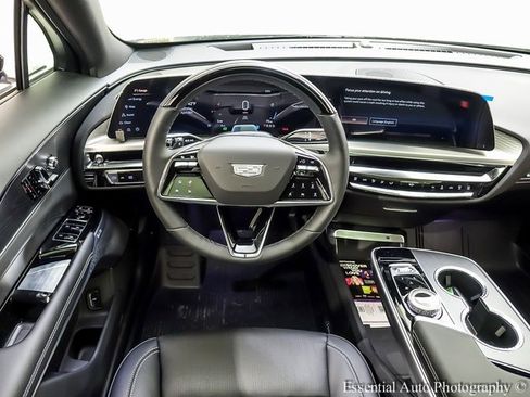 New 2025 Cadillac Lyriq Luxury image 11