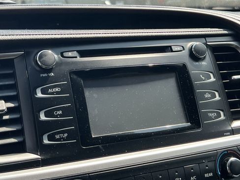 Used 2016 Toyota Highlander LE AWD/4WD image 17