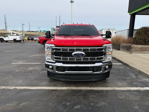 Used 2025 Ford F350 XLT image 3
