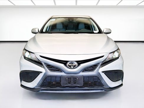 Used 2022 Toyota Camry SE FWD image 2