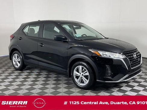 New 2025 Nissan Kicks Play S image 1