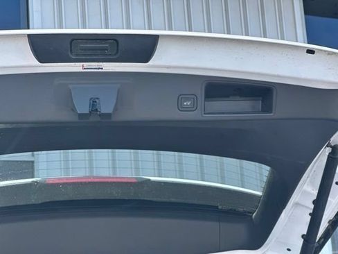 Used 2024 GMC Terrain SLE w/ Driver Convenience Package FWD image 20