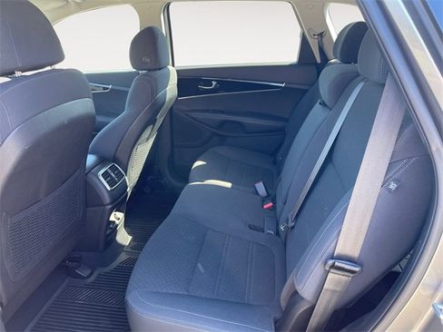 Used 2018 Kia Sorento LX image 13