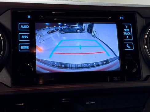 Used 2018 Toyota Tacoma TRD Off-Road image 5