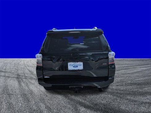 Used 2022 Toyota 4Runner SR5 Premium w/ Moonroof Package RWD image 5