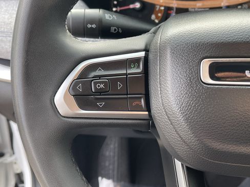 Used 2024 Jeep Compass Latitude AWD/4WD image 21