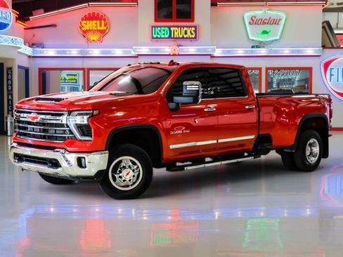 Used 2024 Chevrolet Silverado 3500 LTZ w/ LTZ Convenience Package AWD/4WD image 2