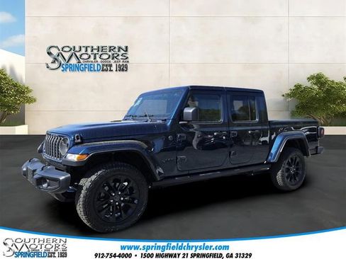 Used 2025 Jeep Gladiator Sport AWD/4WD image 1
