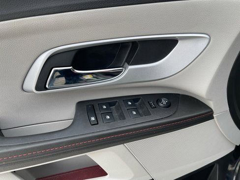 Used 2011 Chevrolet Equinox LT w/ Driver Convenience Package image 24