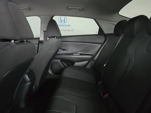 Used 2023 Hyundai Elantra SE image 18