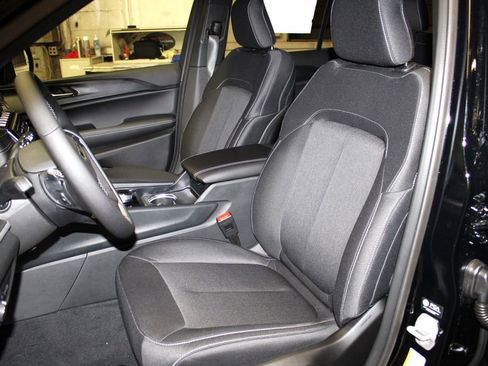 New 2025 Jeep Grand Cherokee Laredo X w/ Luxury Tech Group I image 25