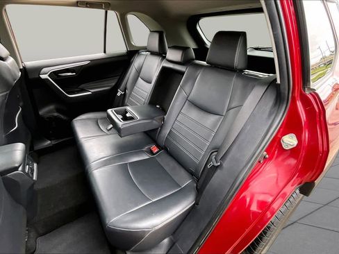 Used 2020 Toyota RAV4 XLE Premium FWD image 21