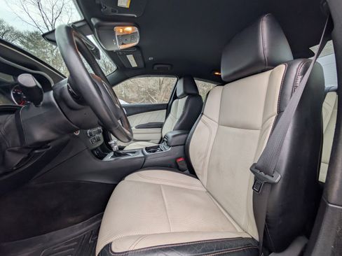 Used 2017 Dodge Charger SXT w/ AWD Plus Group image 39