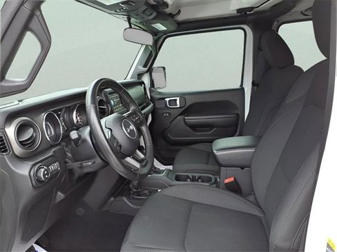 Used 2022 Jeep Gladiator Willys image 12