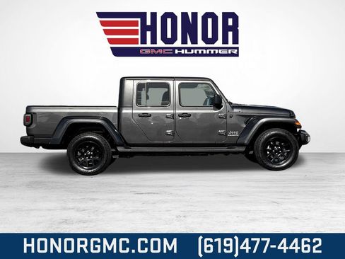 Used 2023 Jeep Gladiator Overland image 2