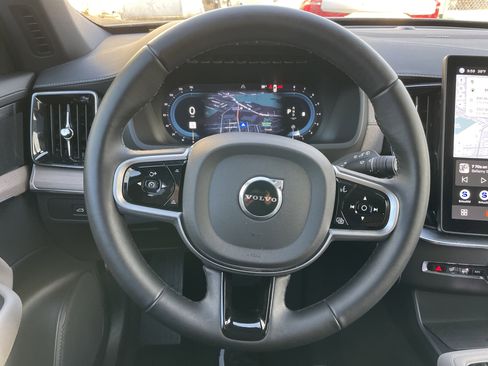 Used 2025 Volvo XC90 B6 Plus image 39