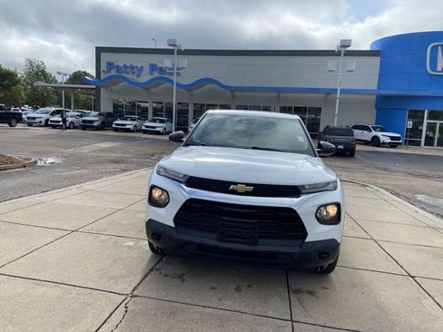 Used 2021 Chevrolet TrailBlazer LS AWD/4WD image 3