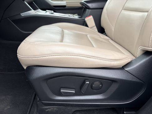 Used 2023 Ford Explorer XLT w/ Equipment Group 202A image 14