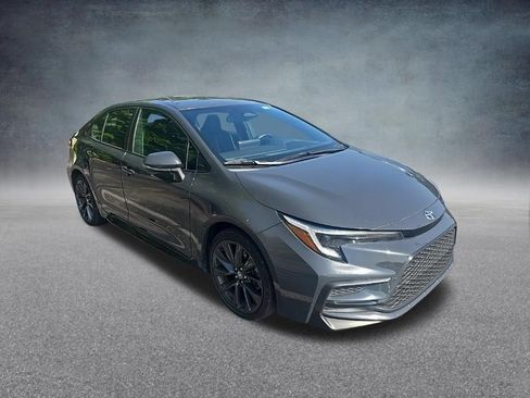 Used 2025 Toyota Corolla SE FWD image 2