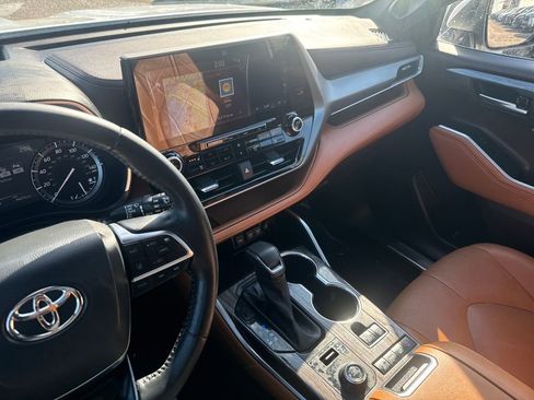 Used 2021 Toyota Highlander Platinum image 24