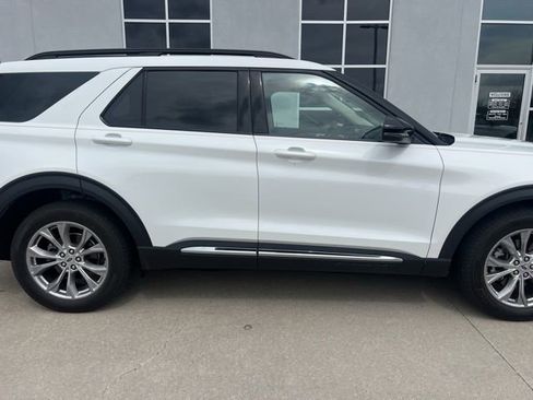 Used 2024 Ford Explorer XLT w/ Equipment Group 202A image 7