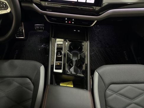 Certified 2026 Volkswagen Atlas Peak Edition AWD/4WD image 33