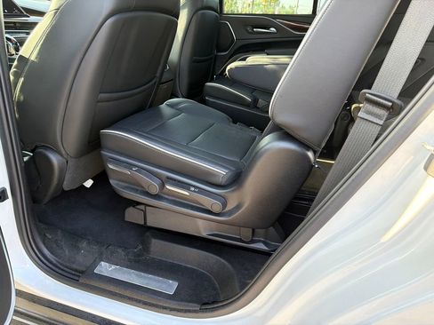 Used 2023 Cadillac Escalade Premium Luxury image 21