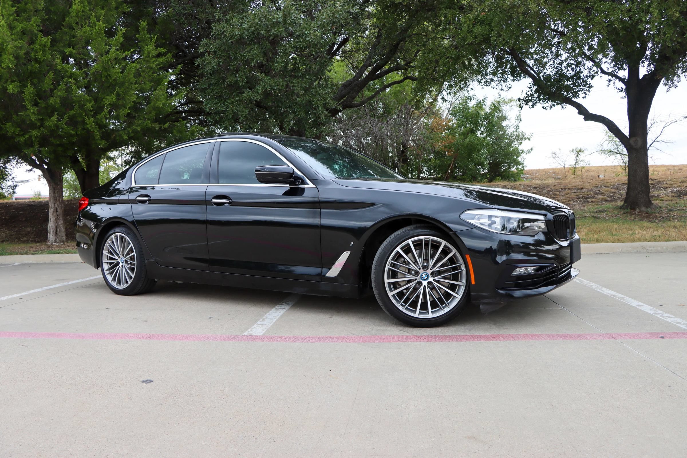 Used 2018 BMW 530e RWD image 1