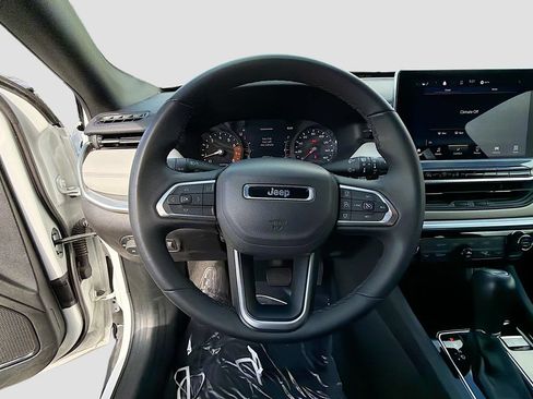 Used 2025 Jeep Compass Limited AWD/4WD image 11