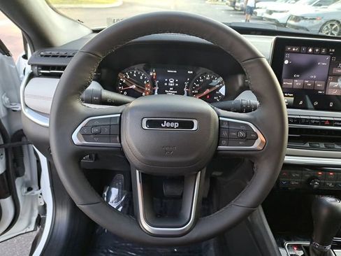 Used 2025 Jeep Compass Limited image 25
