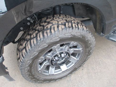 Used 2023 Ford F250 Lariat w/ Sport Appearance Package image 12