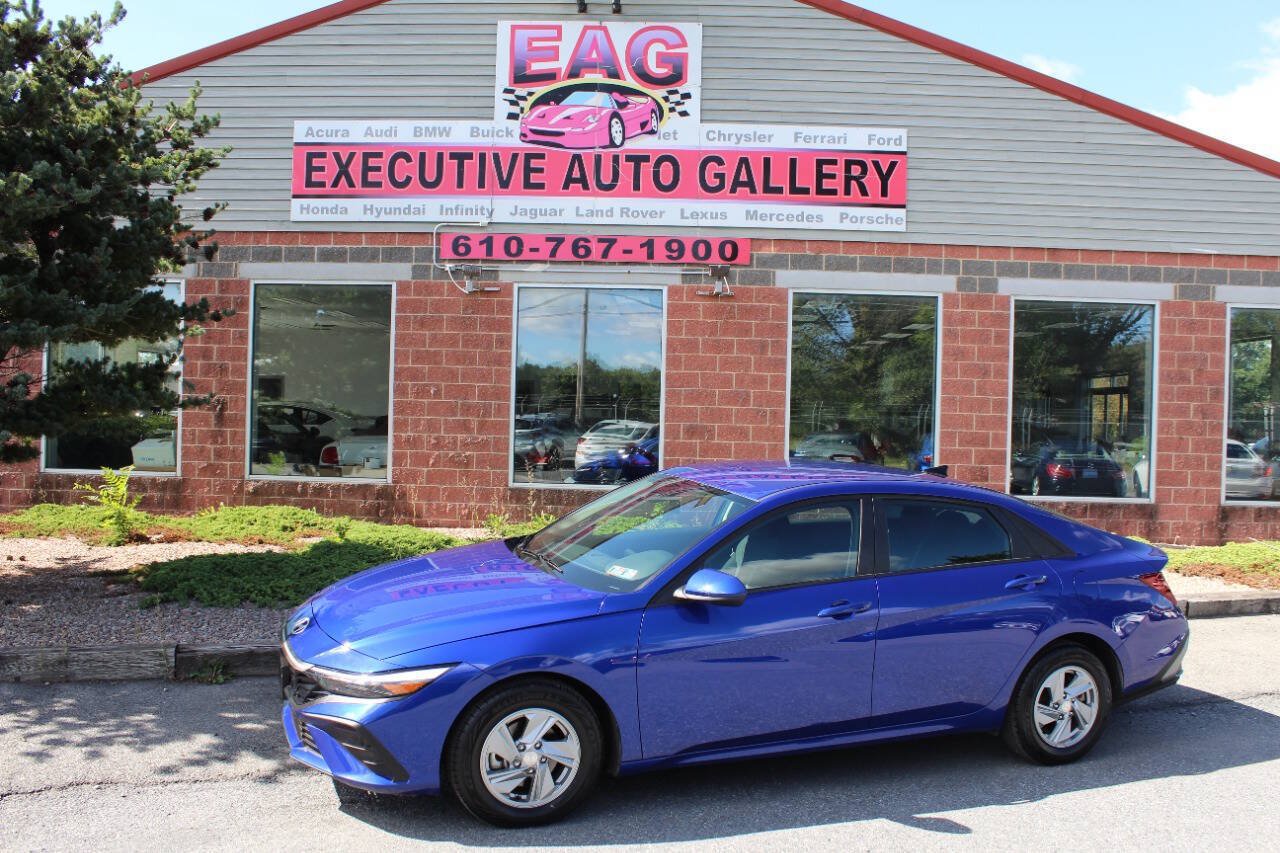 Used 2025 Hyundai Elantra SE FWD image 1