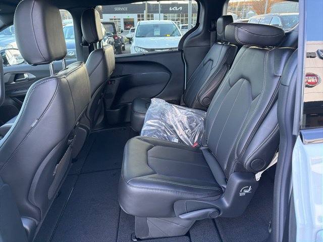 New 2026 Chrysler Pacifica Select w/ S Appearance Package FWD image 7