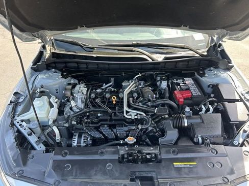 Used 2024 Nissan Altima 2.5 SV FWD image 13