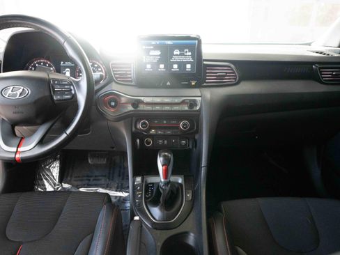 Used 2019 Hyundai Veloster 2.0 Premium image 20