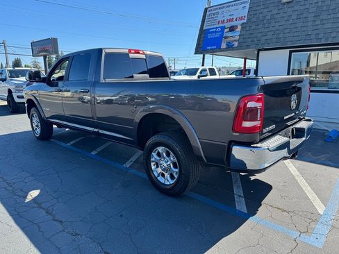 Used 2022 RAM 2500 Laramie AWD/4WD image 3