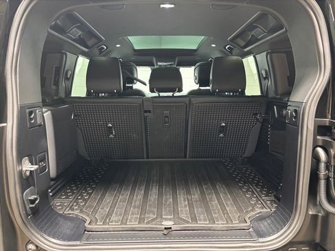 Used 2024 Land Rover Defender 110 V8 image 41