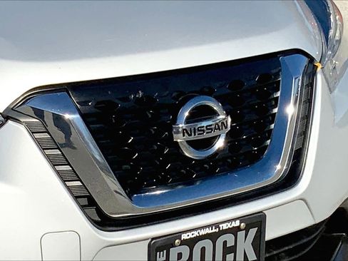 Used 2018 Nissan Kicks SV image 25