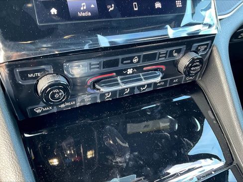 New 2025 Jeep Grand Cherokee L Altitude image 18