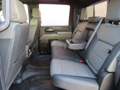 Used 2024 Chevrolet Silverado 2500 ZR2 w/ Technology Package AWD/4WD image 37