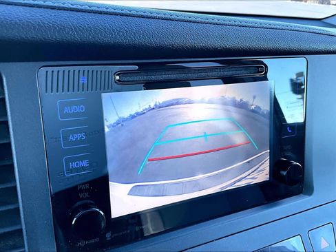 Used 2017 Toyota Sienna XLE image 24