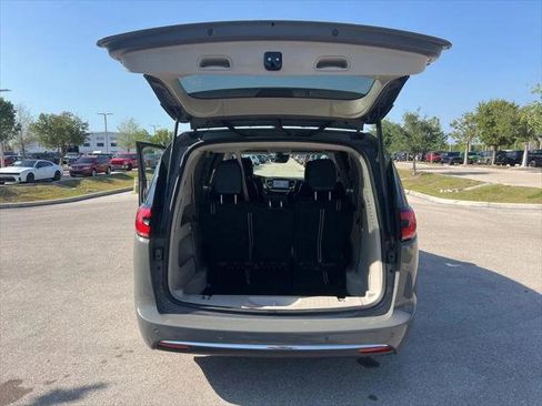 Certified 2023 Chrysler Pacifica Touring-L FWD image 42
