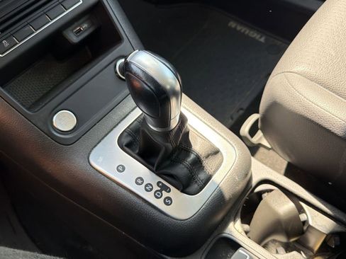 Used 2016 Volkswagen Tiguan S image 17