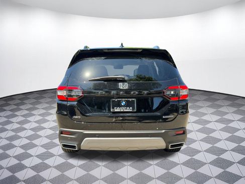Used 2025 Honda Pilot Touring image 10