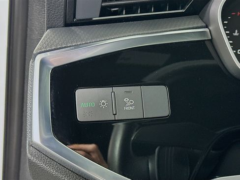 Used 2025 Audi Q3 2.0T Premium image 17