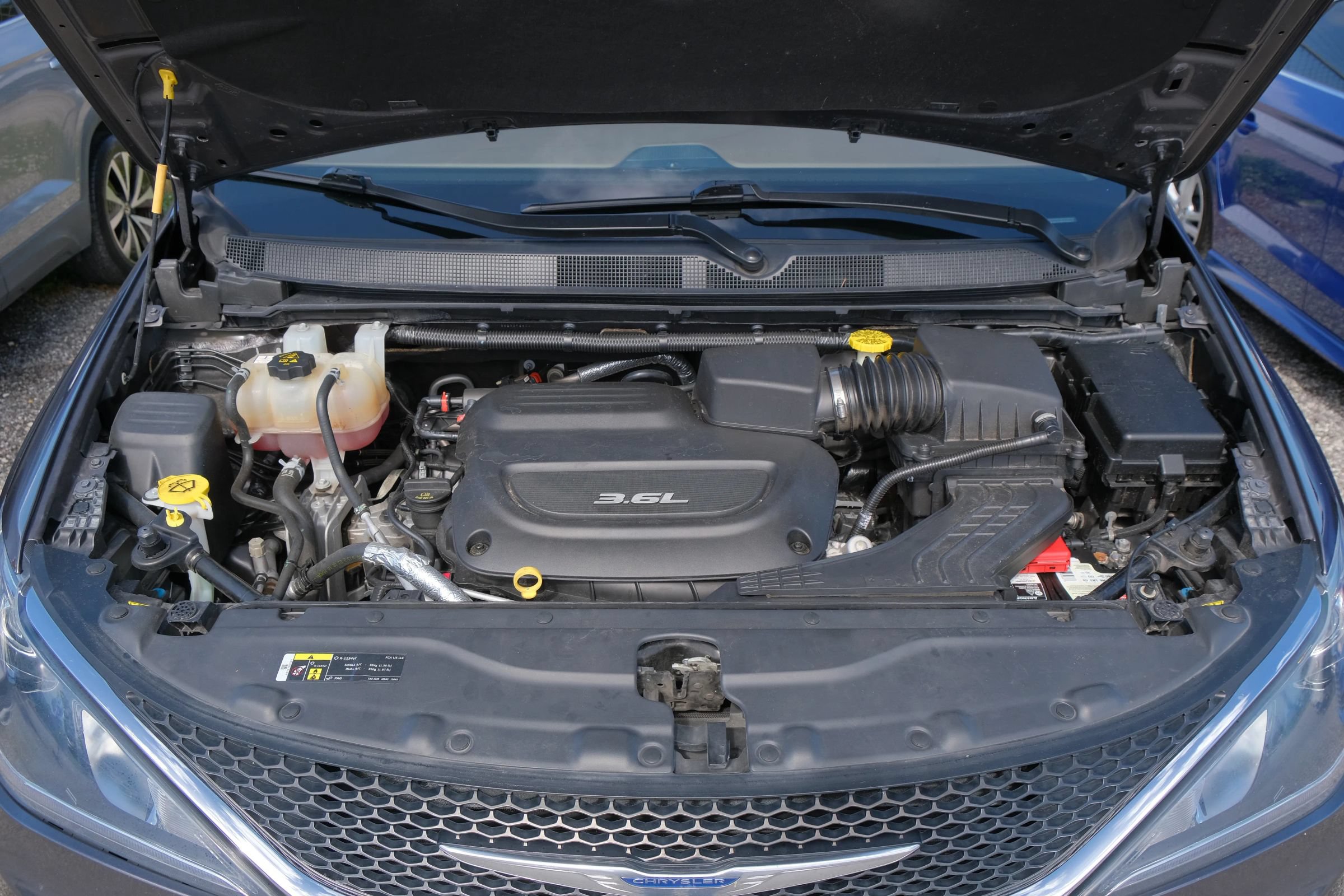 Used 2018 Chrysler Pacifica Limited w/ Tire & Wheel Group FWD image 14