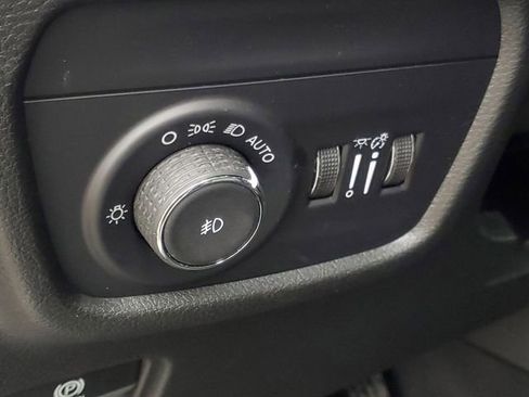 Used 2023 Jeep Grand Cherokee Limited image 18